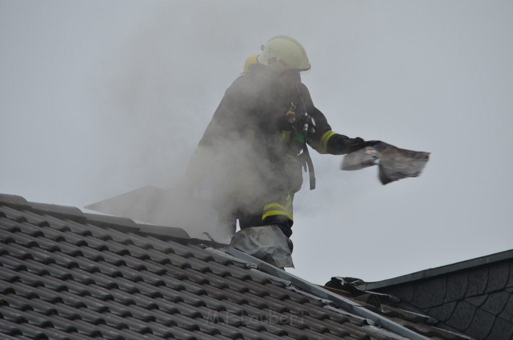 Feuer 2 Dach Koeln Brueck Diesterweg P29.JPG - Miklos Laubert